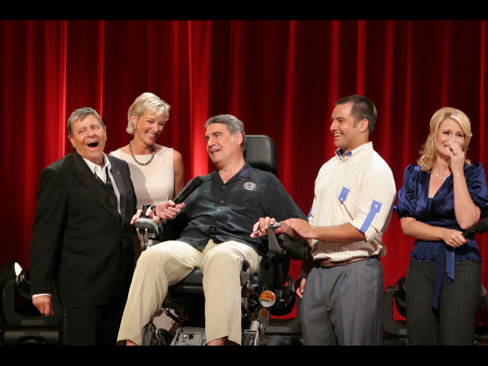 Jerry Lewis with the Nieto family and MDA Telethon co-host Jann Carl