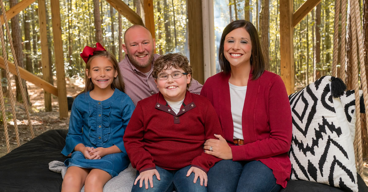 Muscular Dystrophy Association National Ambassador, Ethan LyBrand, featured in Verizon’s National Ad Campaign Airing on the Oscar's. Pictured L to R: Ethan's sister Chloe, father Josh and mom Jordan.
