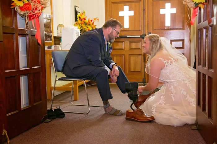 David, who lives with Gowers-Laing distal myopathy, submitted this photo of a special moment with his wife, Anna, on their wedding day. PHOTO CREDIT: Phoenix Song Photography