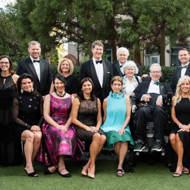 A picture of many well dressed people at an event.
