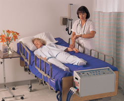 The microAIR Turn-Q Plus mattress can be set to the user’s weight to assure the correct level of support, and an alarm alerts the caregiver when the pressure is too low.