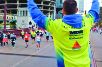 Rob Besecker cheering on MDA Team Momentum participants during the 2014 Chicago Bank of America Marathon